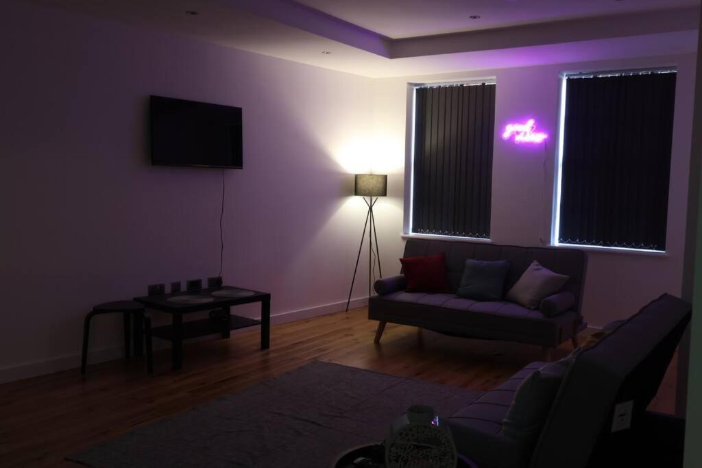 Modern House In Birmingham Villa Kültér fotó
